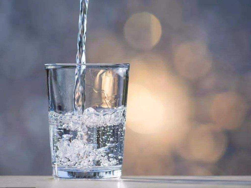 健身中补水你真的喝对了吗？喝水还是运动饮料？